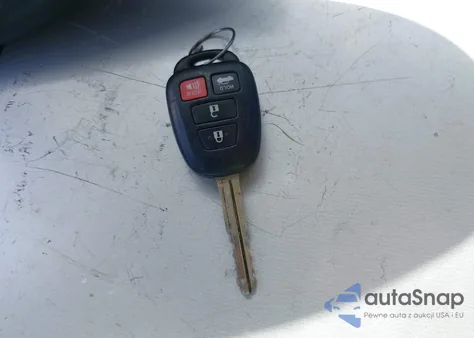 2015 Toyota Corolla Le Plus z USA, uszkodzony, nr VIN 5YFBURHE6FP341919